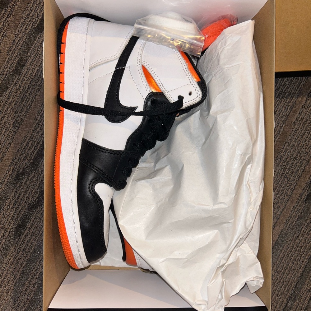 Air Jordan 1 Electro Orange | size 8 women's or 6.5 men's